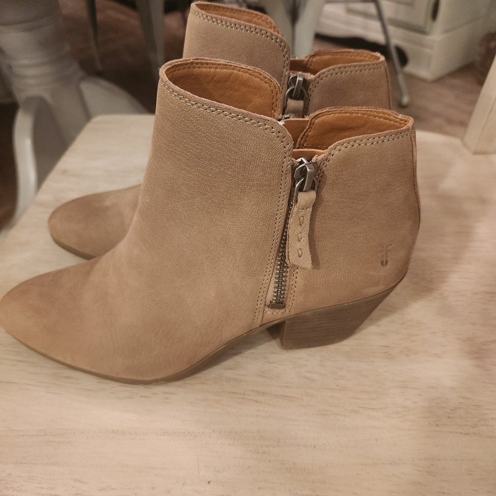 Frye Judith Double Zip Tan Leather Pointed Toe Ankle Boots Size 7M